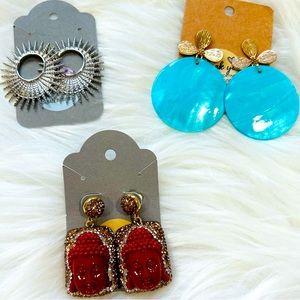 Packet with all new different and colors earrings (6)  and necklace (1)